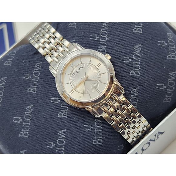 NOS Bulova Silver Tone Stainless Steel Ladie's Wristwatch - Picture 1 of 11